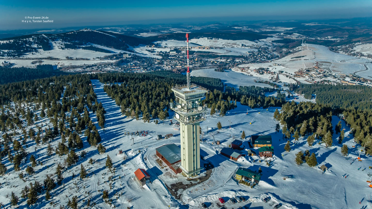 Pro-Event-24 Ihr professioneller Partner für Ihr Event – Eventplanung, Hochzeiten, Familienfeiern, Jubiläen, Geburtstage, Firmenfeiern, Ambientebeleuchtung, Architekturbeleuchtung, Fassadenbeleuchtung, Fassadenfeuerwerke, Musikfeuerwerke, Lasershows, Moderation, Promotion, Beschallungen, Luftaufnahmen, Luft- Videos, Mobildiscothek