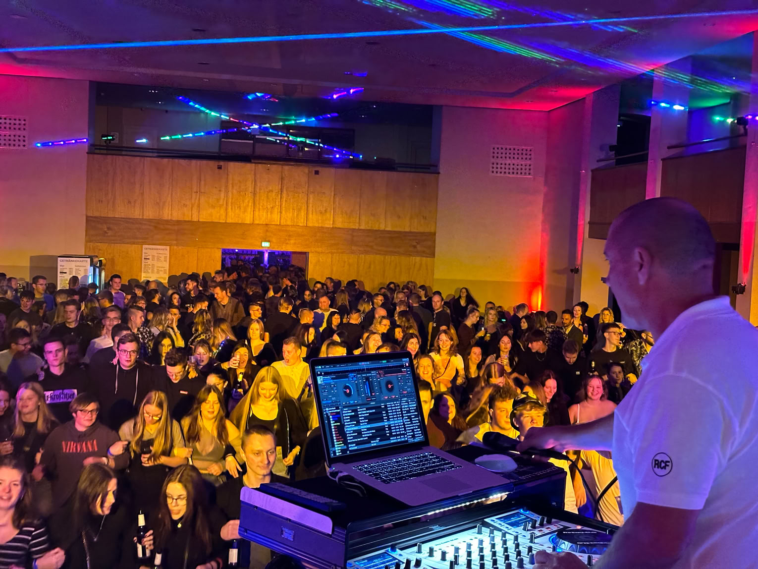 Pro-Event-24 Ihr professioneller Partner für Ihr Event – Eventplanung, Hochzeiten, Familienfeiern, Jubiläen, Geburtstage, Firmenfeiern, Ambientebeleuchtung, Architekturbeleuchtung, Fassadenbeleuchtung, Fassadenfeuerwerke, Musikfeuerwerke, Lasershows, Moderation, Promotion, Beschallungen, Luftaufnahmen, Luft- Videos, Mobildiscothek