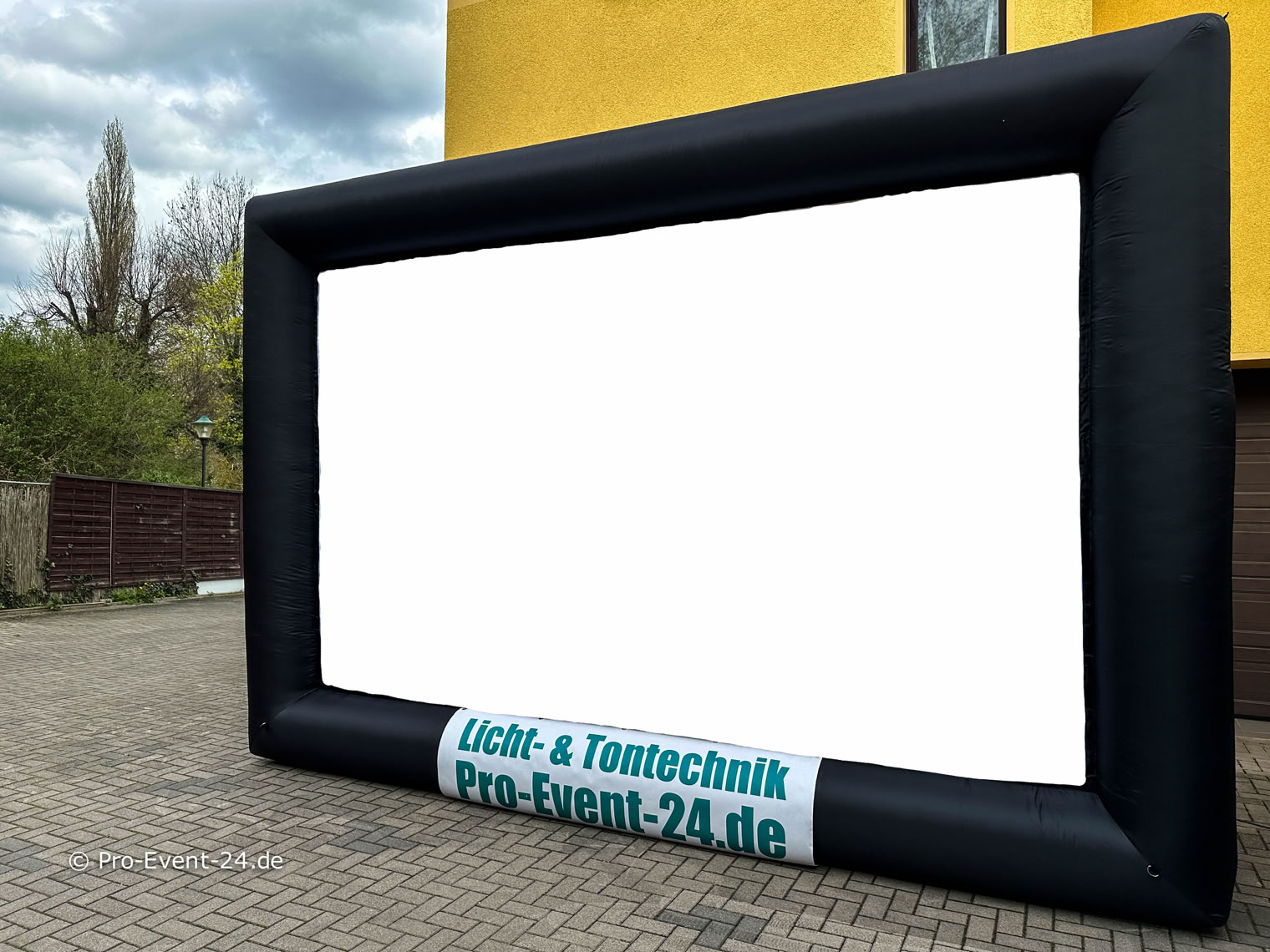 Pro-Event-24 Ihr professioneller Partner für Ihr Event – Eventplanung, Hochzeiten, Familienfeiern, Jubiläen, Geburtstage, Firmenfeiern, Ambientebeleuchtung, Architekturbeleuchtung, Fassadenbeleuchtung, Fassadenfeuerwerke, Musikfeuerwerke, Lasershows, Moderation, Promotion, Beschallungen, Luftaufnahmen, Luft- Videos, Mobildiscothek