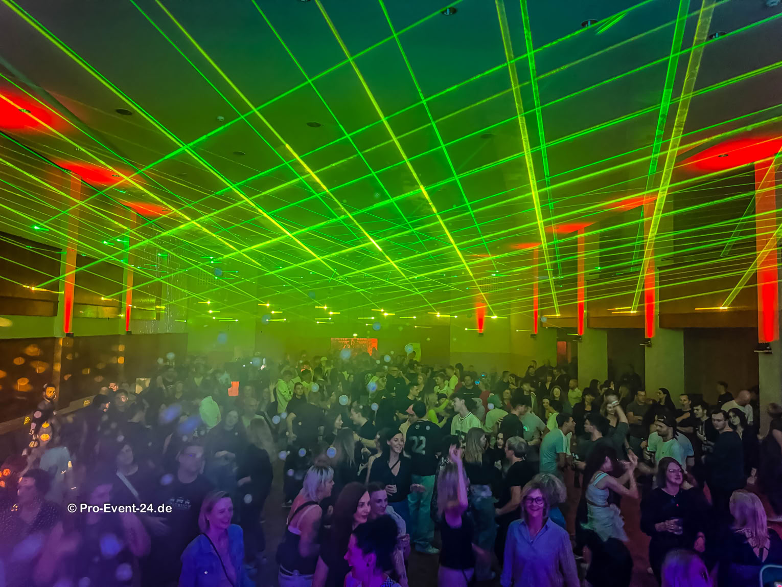 Pro-Event-24 Ihr professioneller Partner für Ihr Event – Eventplanung, Hochzeiten, Familienfeiern, Jubiläen, Geburtstage, Firmenfeiern, Ambientebeleuchtung, Architekturbeleuchtung, Fassadenbeleuchtung, Fassadenfeuerwerke, Musikfeuerwerke, Lasershows, Moderation, Promotion, Beschallungen, Luftaufnahmen, Luft- Videos, Mobildiscothek
