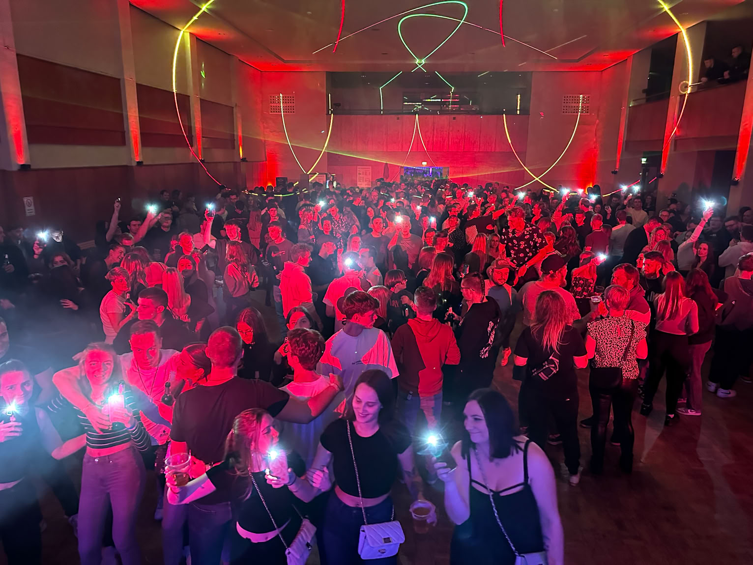 Pro-Event-24 Ihr professioneller Partner für Ihr Event – Eventplanung, Hochzeiten, Familienfeiern, Jubiläen, Geburtstage, Firmenfeiern, Ambientebeleuchtung, Architekturbeleuchtung, Fassadenbeleuchtung, Fassadenfeuerwerke, Musikfeuerwerke, Lasershows, Moderation, Promotion, Beschallungen, Luftaufnahmen, Luft- Videos, Mobildiscothek