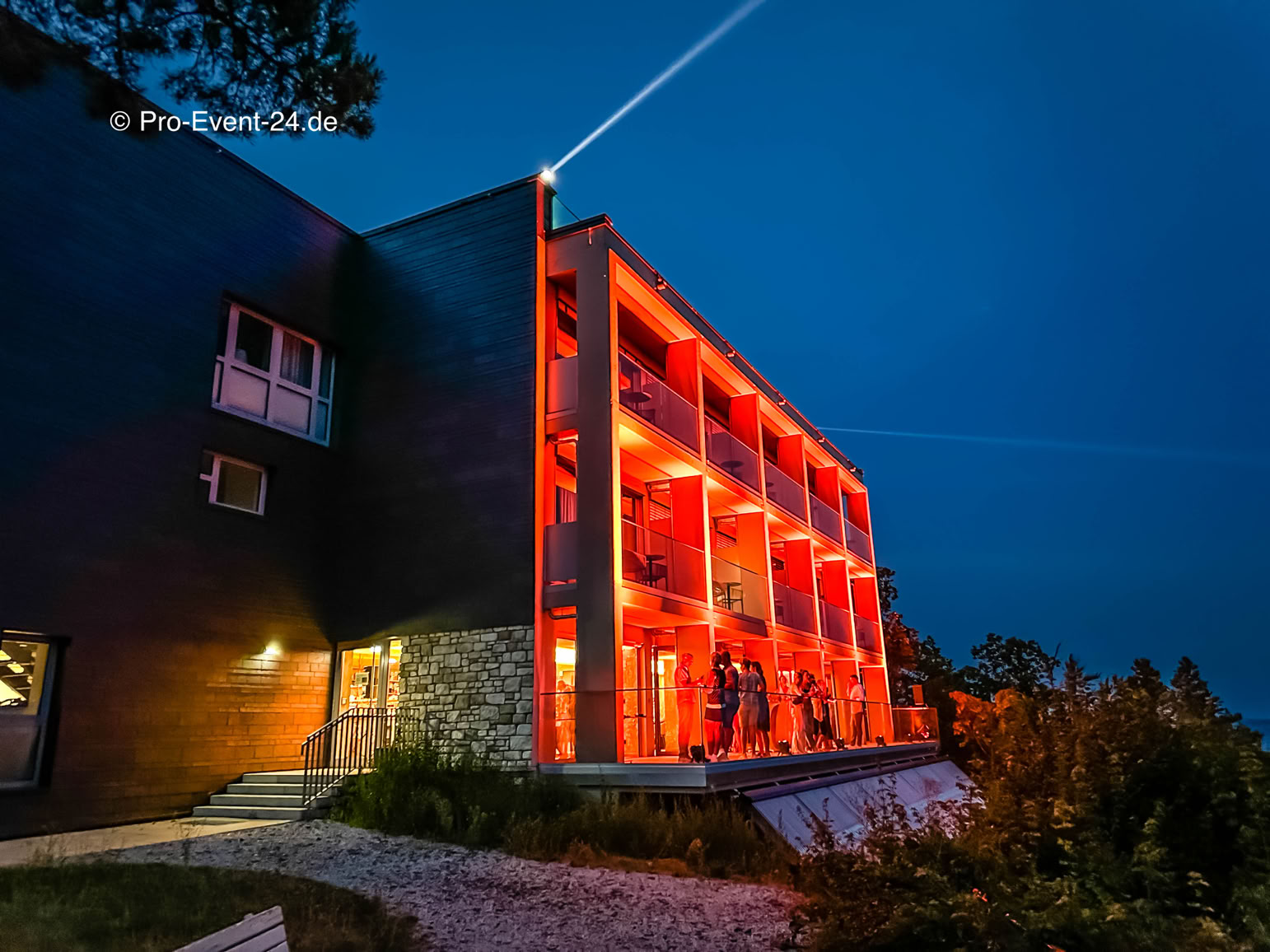 Pro-Event-24 Ihr professioneller Partner für Ihr Event – Eventplanung, Hochzeiten, Familienfeiern, Jubiläen, Geburtstage, Firmenfeiern, Ambientebeleuchtung, Architekturbeleuchtung, Fassadenbeleuchtung, Fassadenfeuerwerke, Musikfeuerwerke, Lasershows, Moderation, Promotion, Beschallungen, Luftaufnahmen, Luft- Videos, Mobildiscothek